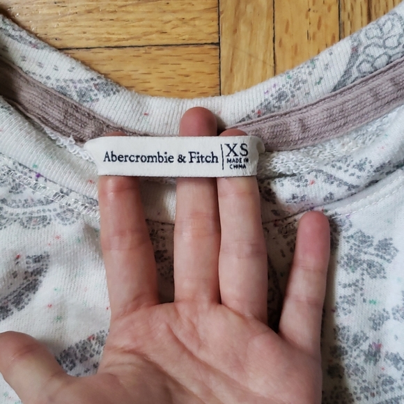 A&F Fleece Terry Cream Paisley Popover - Picture 5 of 7